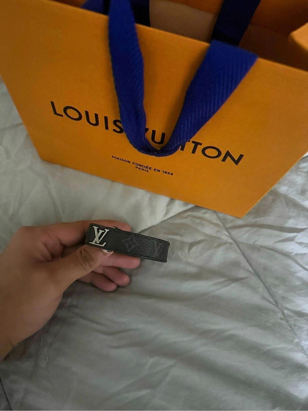 Lv Bracelet black  100% authentic